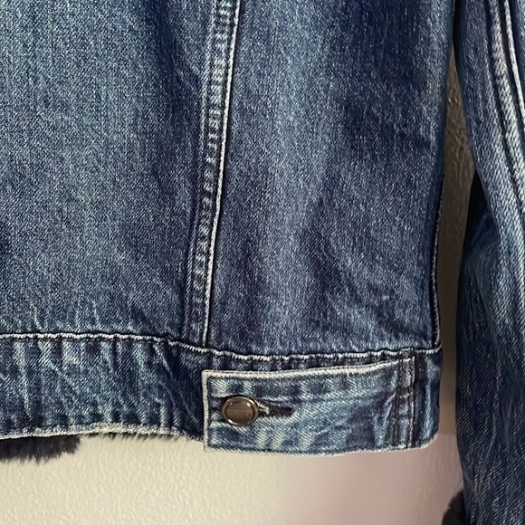 Good American Denim Jean Jacket with Faux Fur Trim Size 0 - Picture 10 of 14